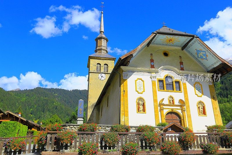 Les污染源- montjoie阿尔卑斯村，教堂全景景观，勃朗峰